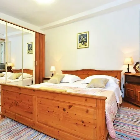 Apartament Old Stone Near Beach *