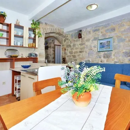 Apartament Old Stone Near Beach Split